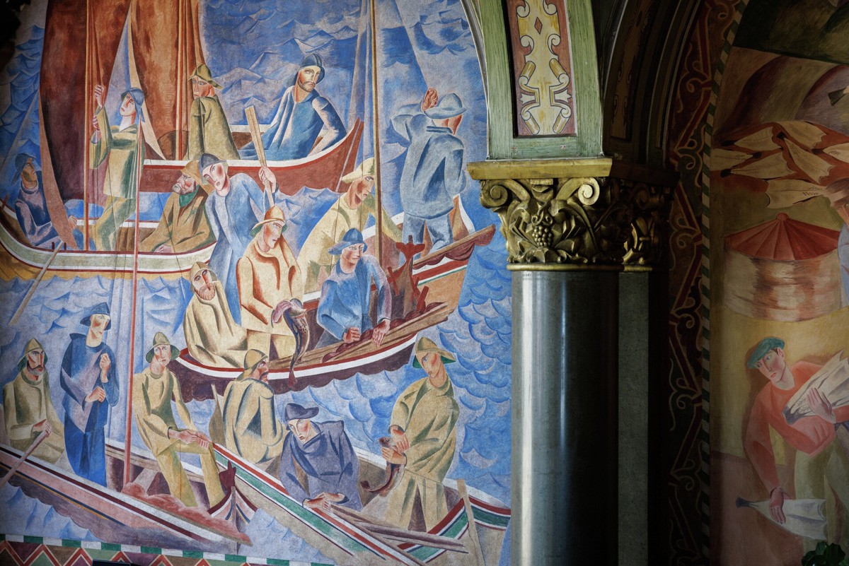The frescoes of frescohallen in Bergen, with boats and a sea