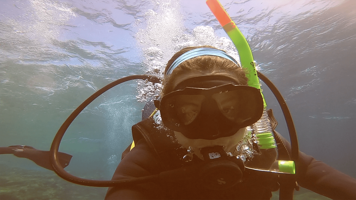 Claire under the surface of the water