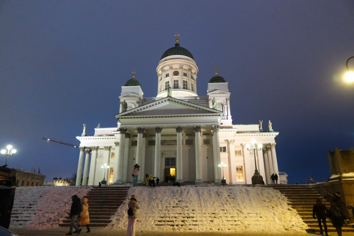 View of Helsinki Cathedral, a large place of worship, in the evening with a view up the steps